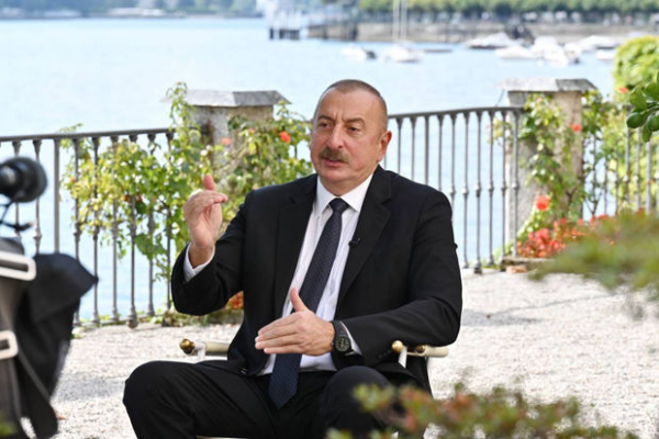 İlham Əliyev xarici KİV-lərin suallarını cavablandırdı